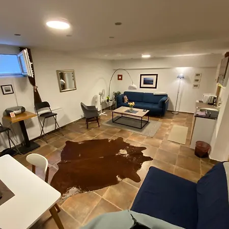 A6 Apartment